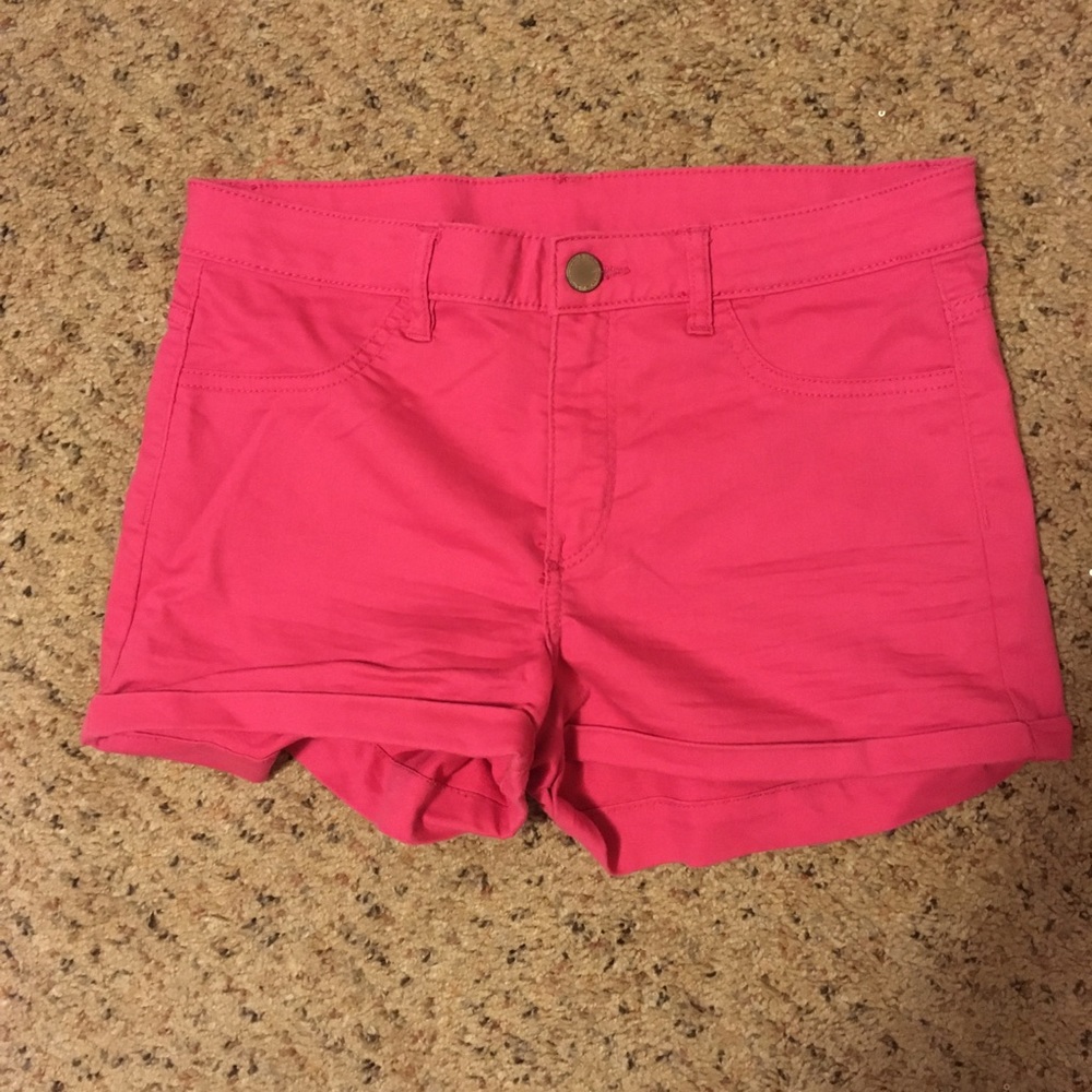 Hot pink short shorts hot pants!